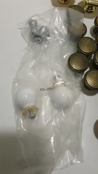 Pomos y tiradores para puertas y cajones