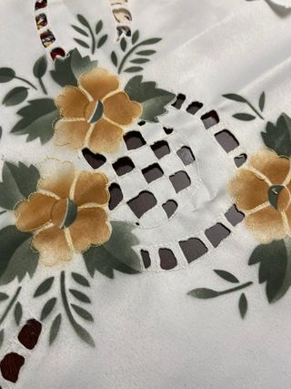 Mantelería antigua flores 85x85cm