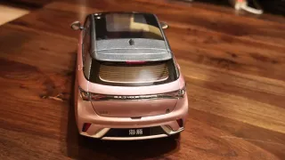 BYD Dolphin 1/18 Original con Caja
