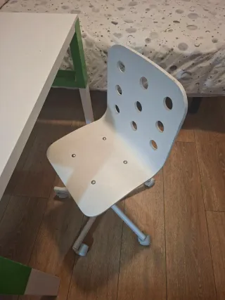 Mesa estudio infantil blanca y verde