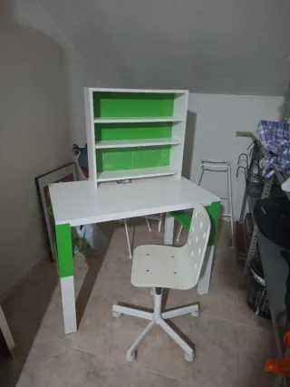 Mesa estudio infantil blanca y verde