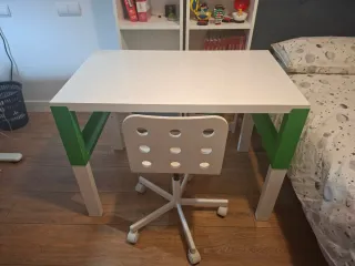 Mesa estudio infantil blanca y verde