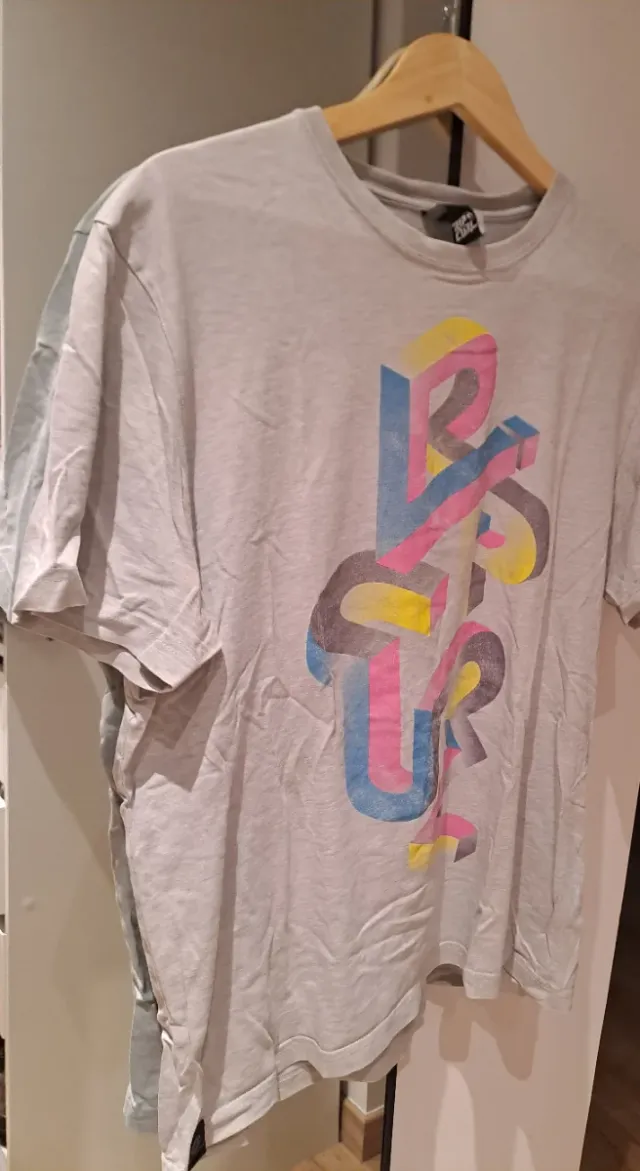 4 Camisetas Rip Curl y Volcom marrón blanco gris