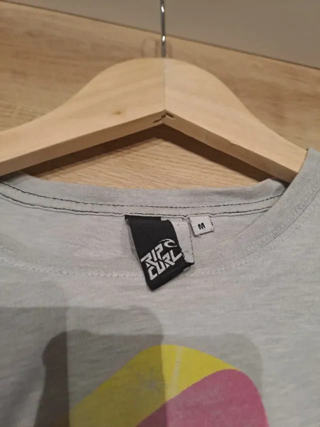 4 Camisetas Rip Curl y Volcom marrón blanco gris