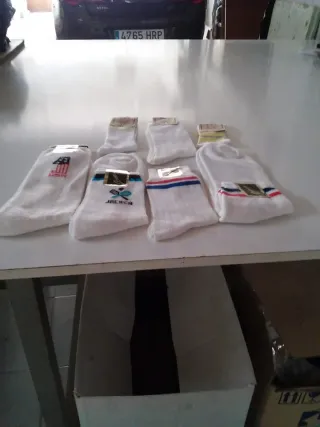 32000 pares calcetines surtidos