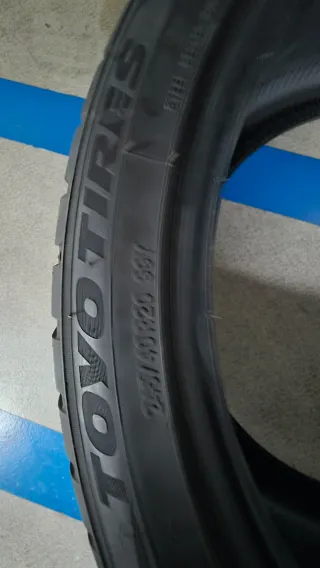 Neumáticos TOYO 245/40/20 AS