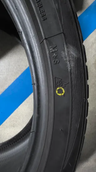 Neumáticos TOYO 245/40/20 AS