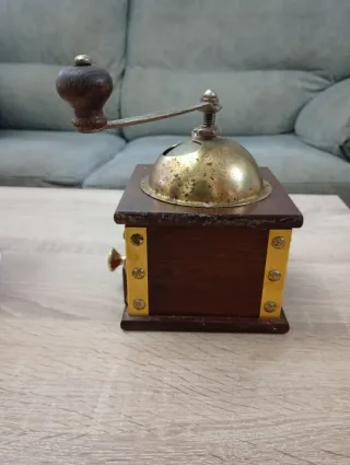 Molinillo de café antiguo madera y metal