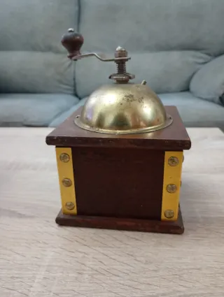 Molinillo de café antiguo madera y metal