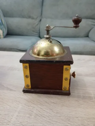 Molinillo de café antiguo madera y metal