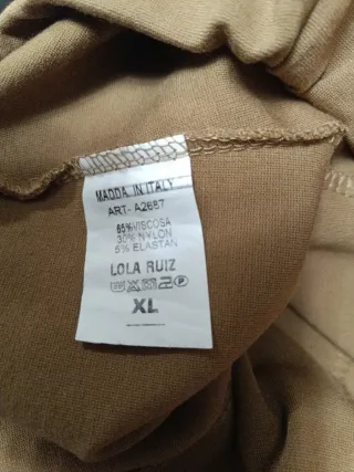 Pantalón Moca con Botones Dorados