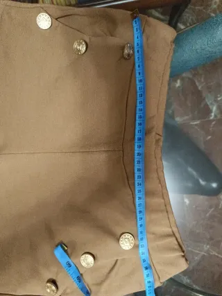 Pantalón Moca con Botones Dorados