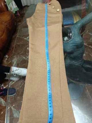 Pantalón Moca con Botones Dorados