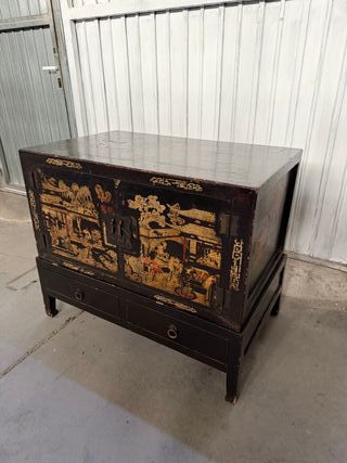 Cómoda antigua lacada y pintado a mano