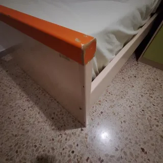 Litera madera y amplio espacio de almacenaje