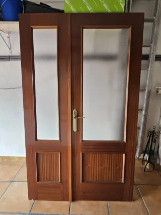 Puerta de madera con cristal (1,23x2,03m)