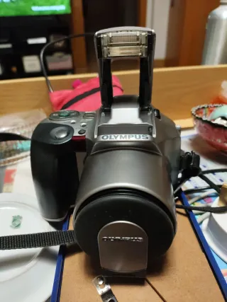 Cámara Olympus Plata y Negra