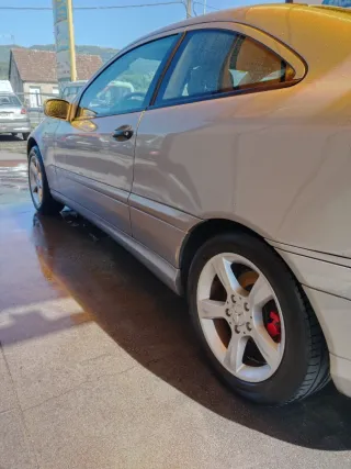 Mercedes-Benz Clase C 2005