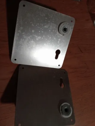 Manillas metálicas para puerta