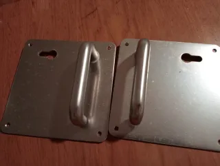 Manillas metálicas para puerta