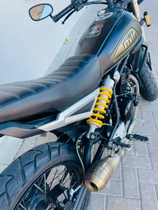 Moto MITT Scrambler 125cc Negra