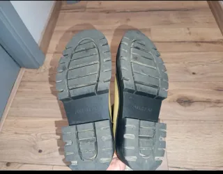 Botas track verde oliva y negras