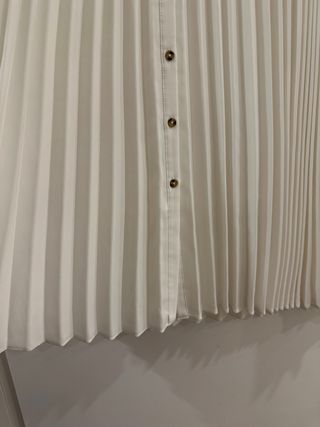 Falda midi plisada blanca Stradivarius