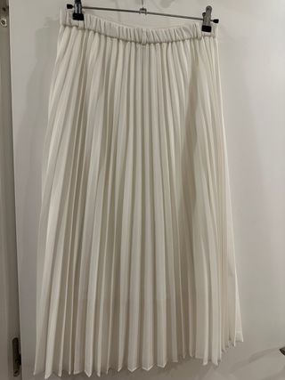Falda midi plisada blanca Stradivarius