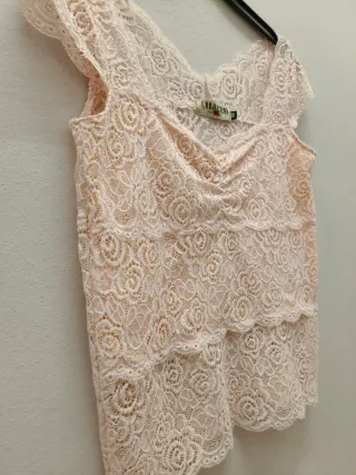 Top rosa confetto con ricamo in pizzo S/M