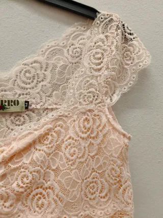 Top rosa confetto con ricamo in pizzo S/M