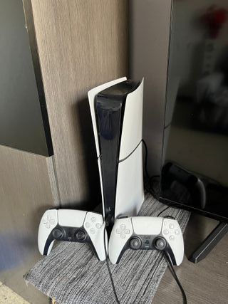 Consola PS5 con 2 mandos