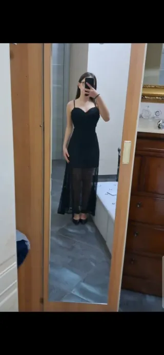 Abito nero lungo con cartellino