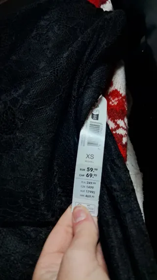 Abito nero lungo con cartellino