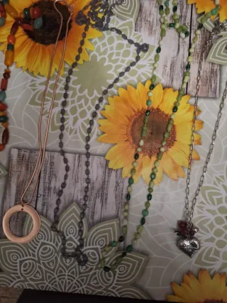 Collares de bisutería multicolor y plata todos 3€