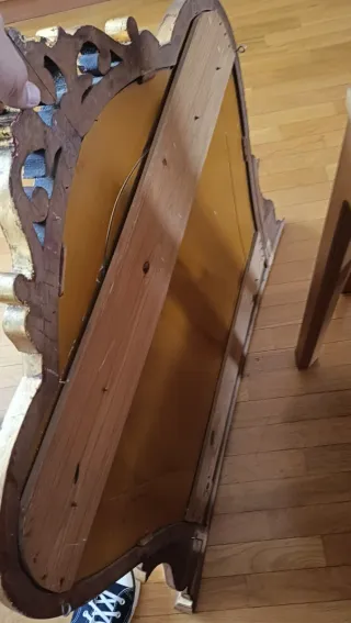 Espejo antiguo dorado con marco de madera