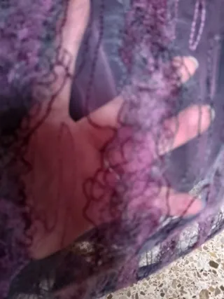 Blusa elegante morada y gris