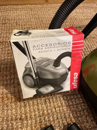 Aspirador Ufesa 2200W con Accesorios