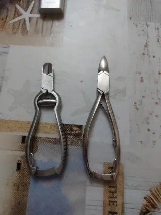 Tijeras para uñas y cutículas