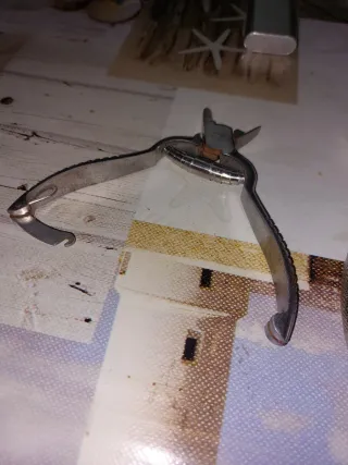 Tijeras para uñas y cutículas