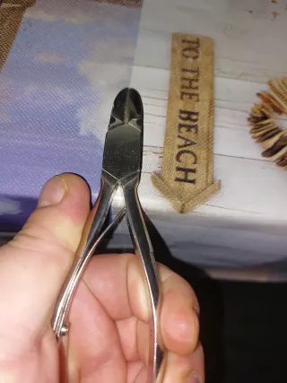 Tijeras para uñas y cutículas