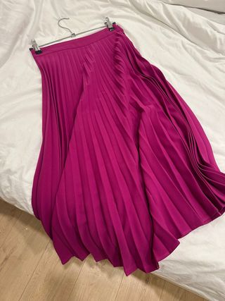 Falda midi plisada fucsia Stradivarius T38
