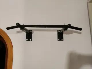 Attrezzo per trazioni da muro