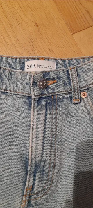 Minifalda vaquera Zara desgastada