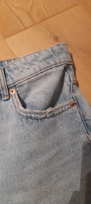 Minifalda vaquera Zara desgastada