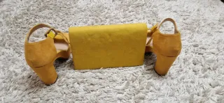 Zapatos y bolso de fiesta amarillos