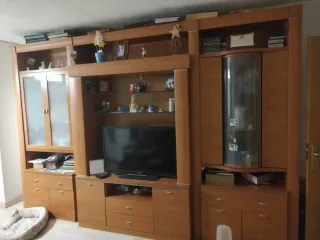 Mueble d salón modular madera y cristal. Se regala