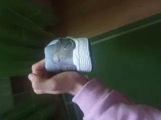 Zapatillas Nike P6000 plateadas y rojas talla 38.