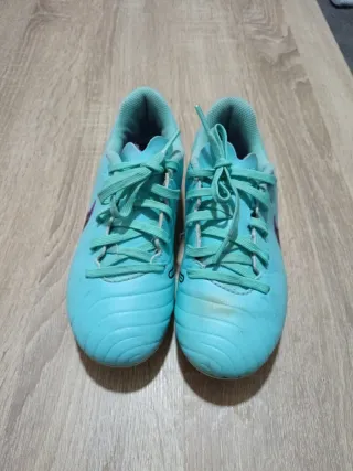 Botas de fútbol niño turquesa