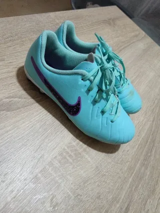 Botas de fútbol niño turquesa