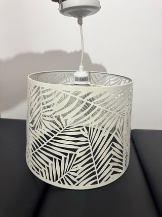 Lámpara de techo blanca diseño hojas